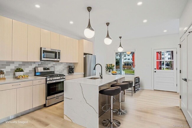 24 Skillman St in Roslyn, NY - Building Photo - Building Photo