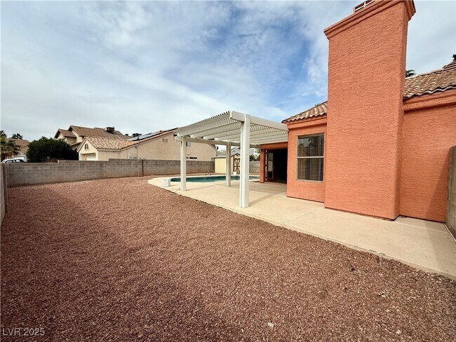 7073 Harbor View Dr in Las Vegas, NV - Building Photo - Building Photo