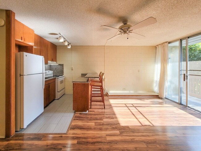 1524 Pensacola St in Honolulu, HI - Foto de edificio - Building Photo