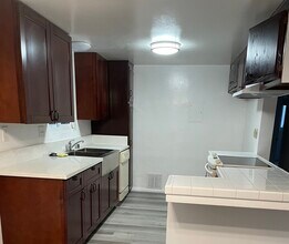 1106 Opal St, Unit B in Redondo Beach, CA - Foto de edificio - Building Photo