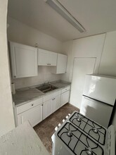 335 W 47th St, Unit 3 in Miami Beach, FL - Building Photo - Building Photo