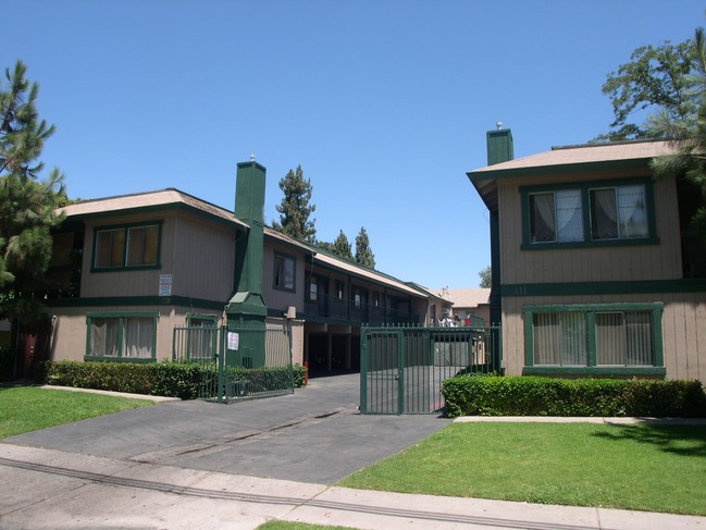 Woodscape Apartments in Santa Ana, CA - Foto de edificio - Building Photo