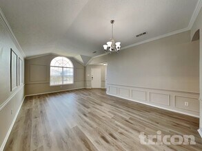 304 Dakota Dr in Arlington, TX - Foto de edificio - Building Photo