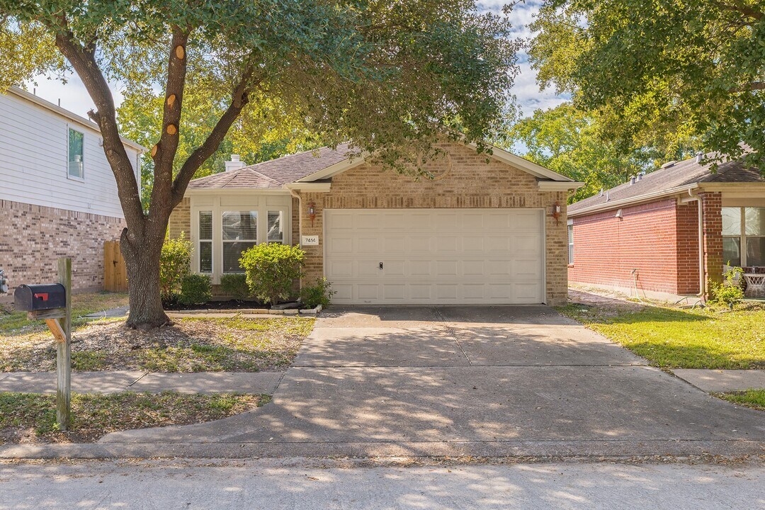 7414 Rosebud Bend Dr in Humble, TX - Building Photo
