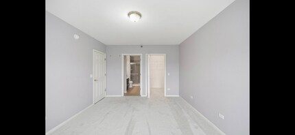 390 W Mahogany Ct, Unit 606 in Palatine, IL - Foto de edificio - Building Photo