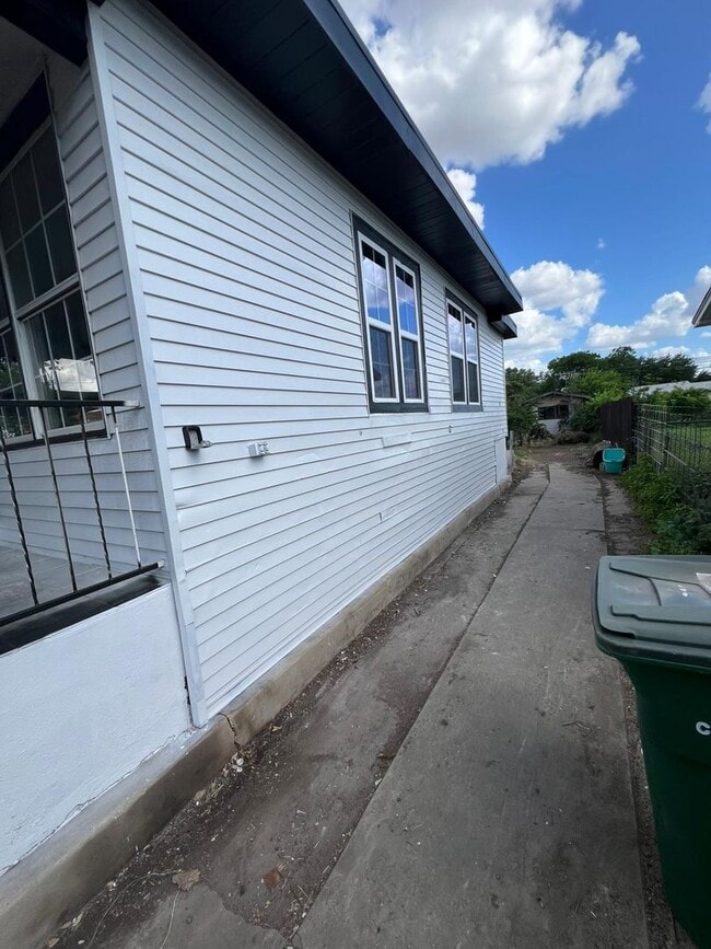 214 Nassau Dr in San Antonio, TX - Building Photo - Building Photo