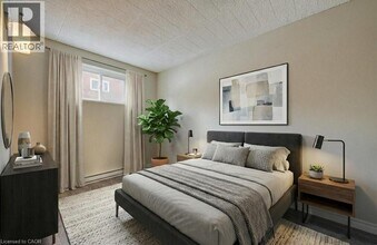 320 Erb St. W in Waterloo, ON - Building Photo - Building Photo