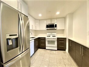 22 Chestnut Pl, Unit 311 in Brookline, MA - Foto de edificio - Building Photo