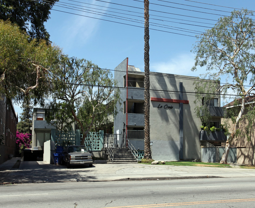 La Croix Apartments in Van Nuys, CA - Building Photo