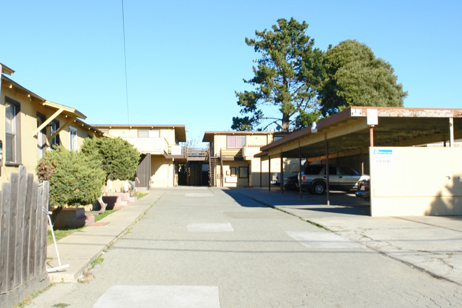 1115 E Laurel Dr in Salinas, CA - Building Photo - Building Photo