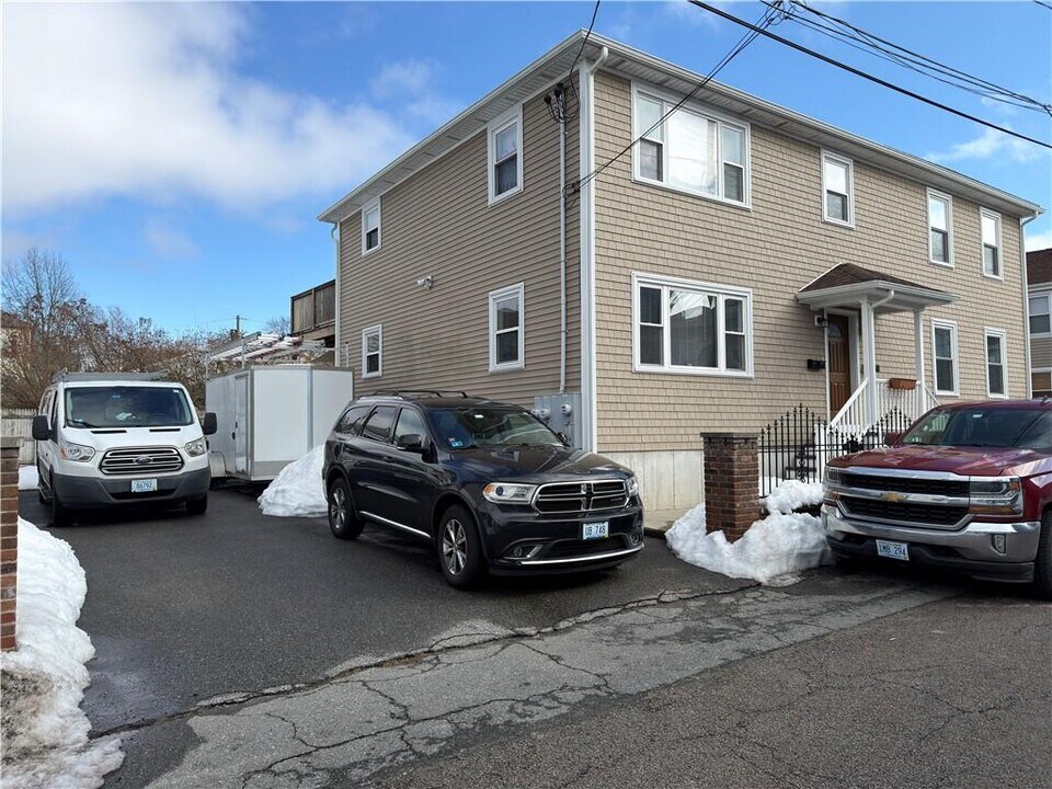 6 Wilson St in Bristol, RI - Building Photo