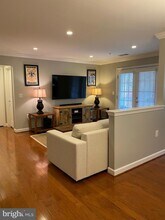 4151 S Four Mile Run Dr-Unit -404 in Arlington, VA - Foto de edificio - Building Photo