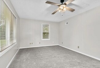1618 S McCoy St in Independence, MO - Building Photo - Building Photo