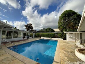 1250 Ulupuni St in Kailua, HI - Building Photo - Building Photo
