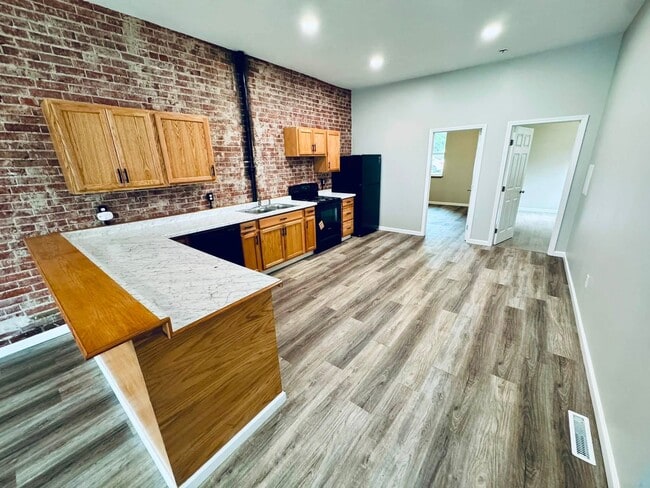 355 W 8th St, Unit 355 West 8th