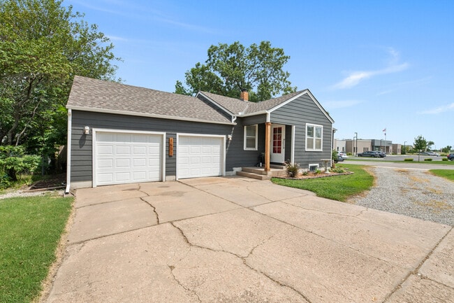 1502 N Andover Rd in Andover, KS - Building Photo - Building Photo