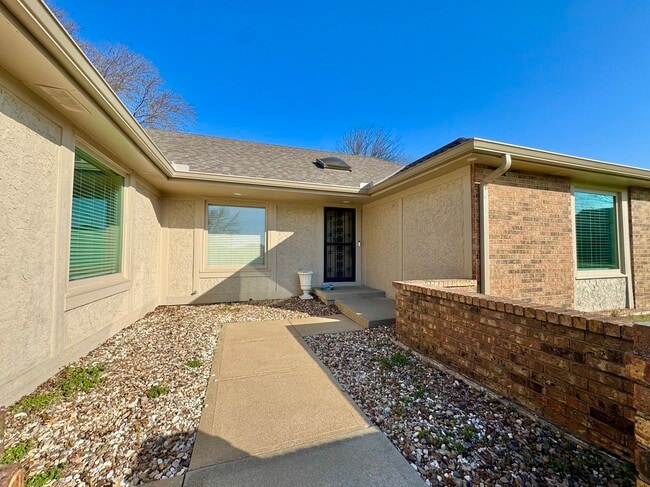 10300 W 164th St in Overland Park, KS - Building Photo - Building Photo