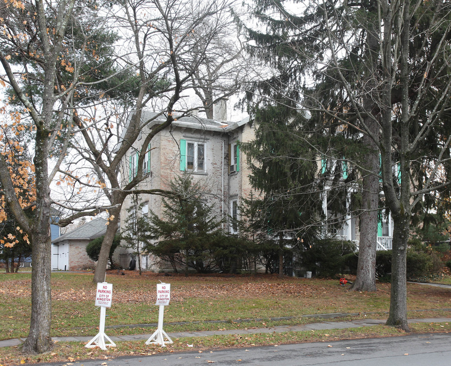 82 Fair St in Kingston, NY - Building Photo