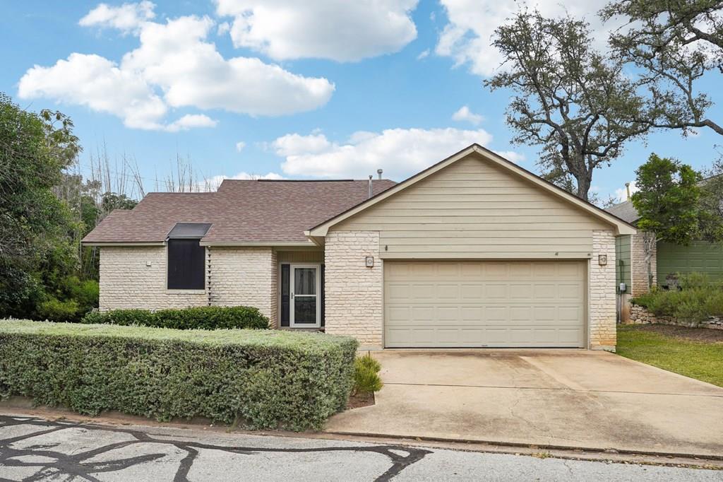 230 Old Oaks in Kerrville, TX - Building Photo