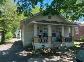 103 E Cherry St in Glasgow, KY - Building Photo