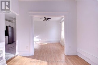 34 Winchester St in Toronto, ON - Building Photo - Building Photo