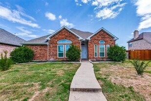 5608 Manchester Dr in Richardson, TX - Building Photo