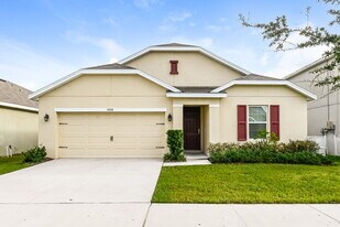 8108 Bilston Village Ln in Gibsonton, FL - Building Photo