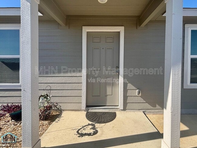 12931 Kathleen St in Saint Hedwig, TX - Building Photo - Building Photo