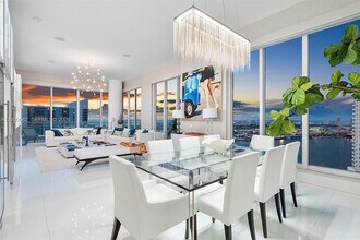 900 Brickell Key Blvd in Miami, FL - Building Photo - Building Photo