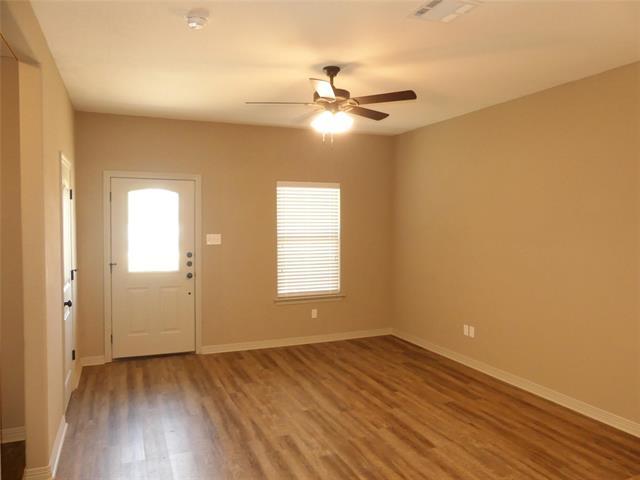 101 Capps St in Rio Vista, TX - Building Photo - Building Photo