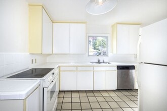 4287 Pomona Ave in Palo Alto, CA - Building Photo - Building Photo