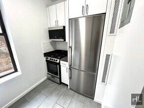 WEST 72 STREET in New York, NY - Building Photo - Building Photo
