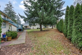 Quail Court Apartments in Portland, OR - Building Photo - Building Photo