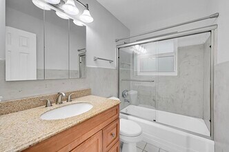 211 SE 9th Ct in Pompano Beach, FL - Foto de edificio - Building Photo