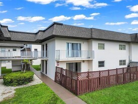 8601 SW 94th St, Unit 201W in Miami, FL - Building Photo