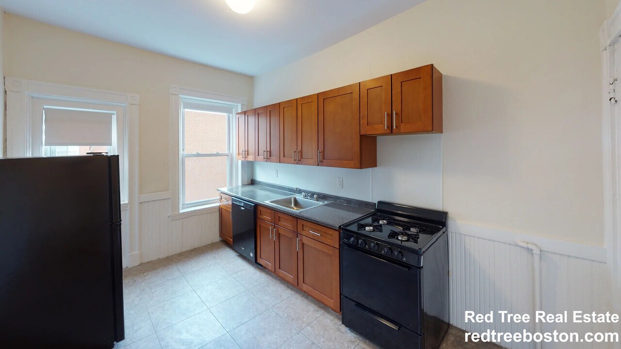 7 Mt Hood Rd in Boston, MA - Building Photo