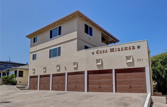 Casa Miramar in Redondo Beach, CA - Building Photo - Building Photo