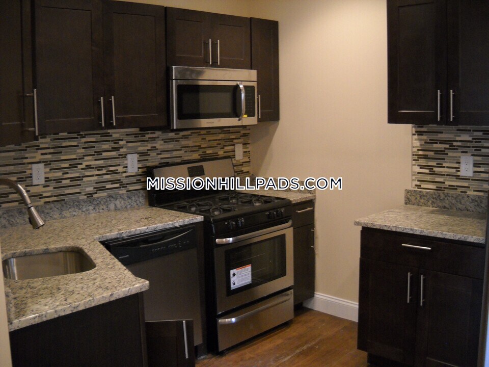 2975 Washington St in Boston, MA - Building Photo