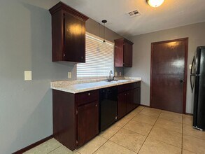 4016 SW Mesquite Dr in Lawton, OK - Building Photo - Building Photo