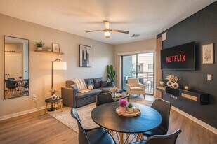 777 E Stella Ln, Unit SI ID1263044P in Phoenix, AZ - Building Photo