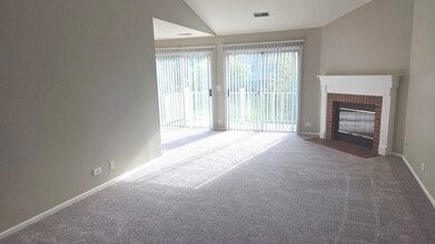 67 Beechmont Ct in Schaumburg, IL - Building Photo - Building Photo