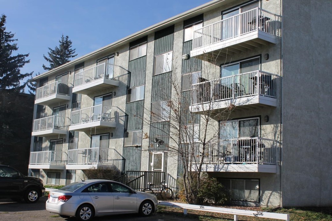 Treco Apartments in Lethbridge, AB - Building Photo