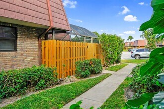 7801 Courtyard Run W in Boca Raton, FL - Building Photo - Building Photo