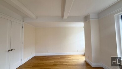 95 Christopher St in New York, NY - Building Photo - Building Photo
