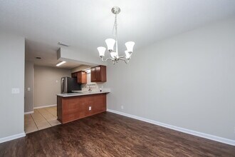 5551 Edenfield Rd in Jacksonville, FL - Building Photo - Building Photo