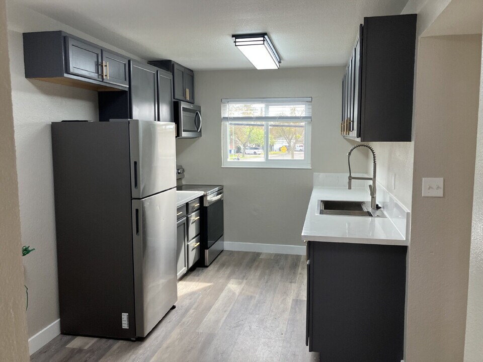 3102 College Ave in Merced, CA - Building Photo