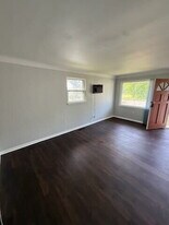 742 E Bundy Ave in Flint, MI - Building Photo