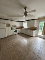 960 Meadow Ave in Bathurst, NB - Building Photo