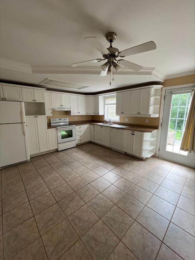 property at 960 Meadow Ave