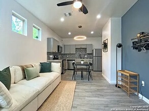1105 Torreon St in San Antonio, TX - Building Photo - Building Photo